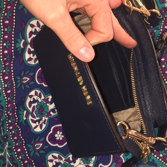 Michael Kors mini Saffiano purse - Picture 2 of 4